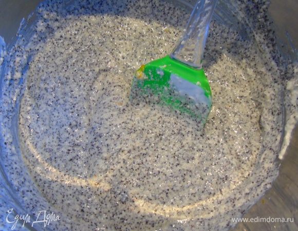  Тщательно перемешиваем лопаткой до однородности.