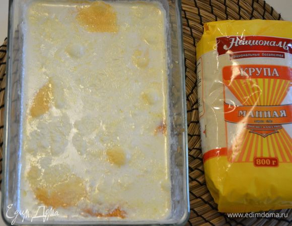 Вылить сливки в жаропрочную широкую плоскую посуду, поставить в разогретую до 180°С духовку и снимать образующиеся крепкие пенки, когда они начнут румяниться. Собрать 6 — 8 пенок. 