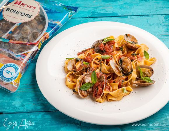 Ароматная паста готова! Сверху блюдо посыпьте измельченным базиликом.