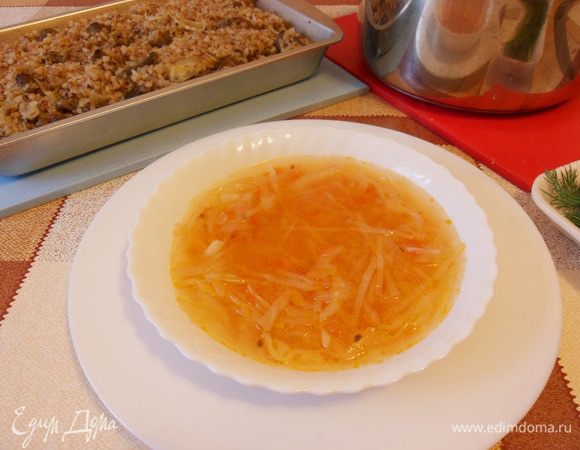 Наливаем в тарелку щей.