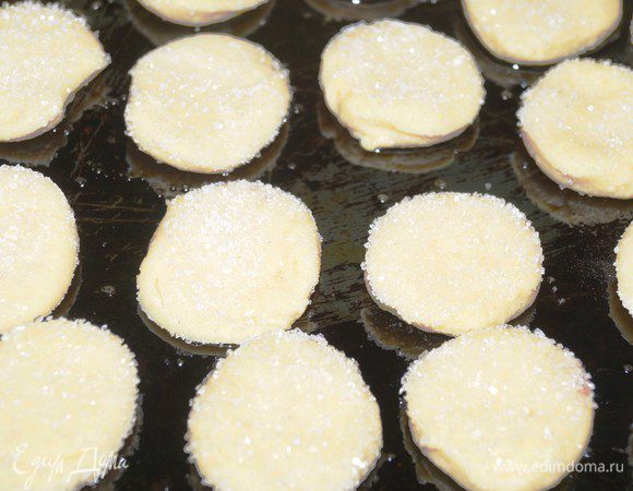 Выложить на противень. 