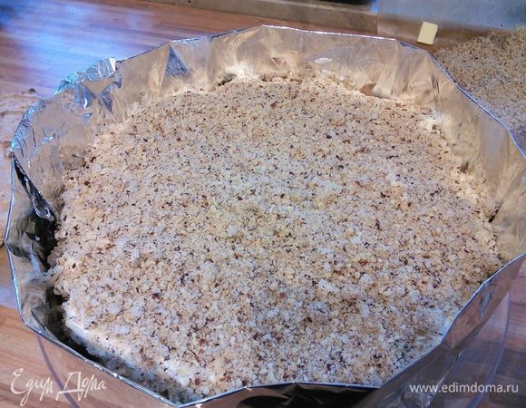 Посыпаем оставшимся крокантом (1 горсть я оставила для украшения).