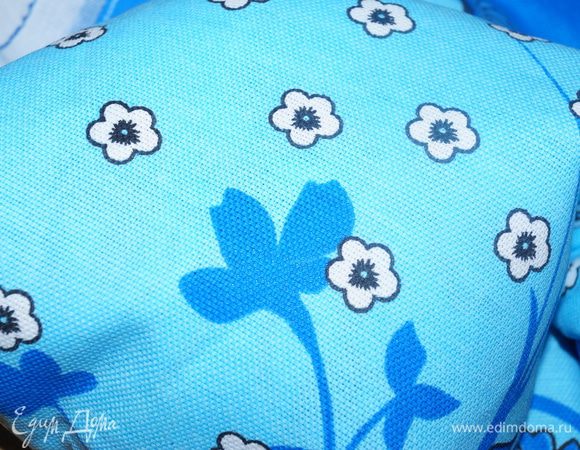 Укутываем чайник плотным полотенцем. Даем настояться 15 минут. 