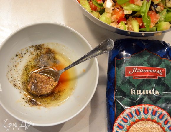 Смешать все ингредиенты для соуса.