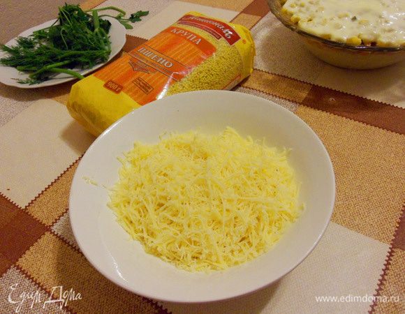 Сыр натереть на терке.