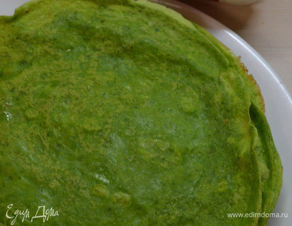 Выпекать блины на разогретой сковороде, смазав растительным маслом.