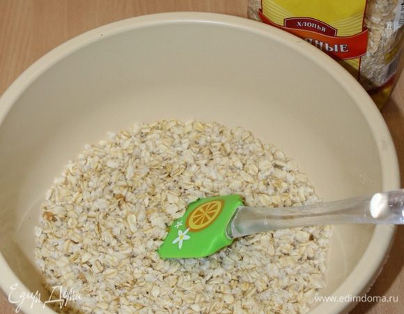 Овсяные хлопья ТМ «Националь» залить кипятком и оставить на 10 минут.