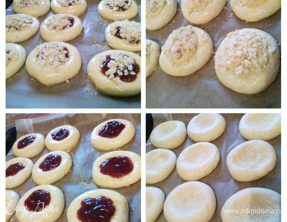 Противни оставить в теплом месте на 20 минут на отдых. Затем в каждой ватрушке сделать углубление и выложить по чайной ложке варенья. Присыпать штрейзелем. Мое любимое варенье — клубничное! Кроме варенья я использовала лимонно-яблочный курд, рецепт здесь https://www.edimdoma.ru/retsepty/93235-tartaletki-s-yablochno-limonnym-kurdom