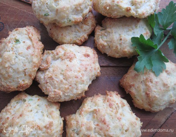 Через 12 — 15 минут вынимаем печенье из духовки, охлаждаем.