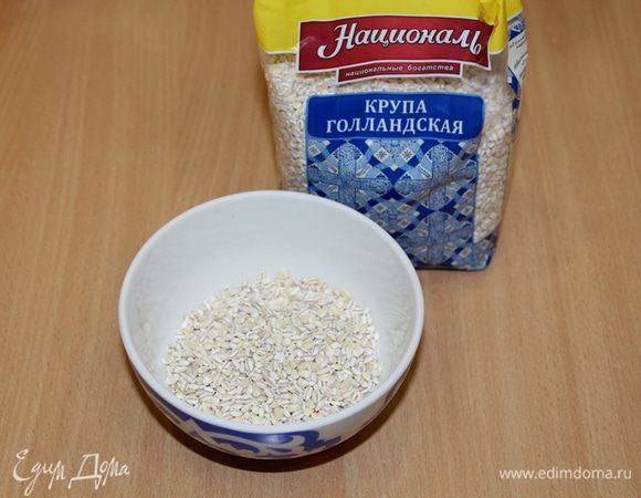 В бульон овощной (или куриный) кладем перловку и варите 15 минут.