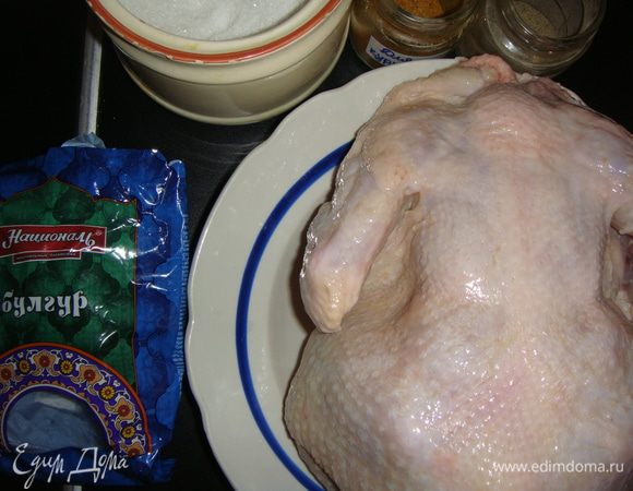 Курицу помыть и обсушить бумажным полотенцем.