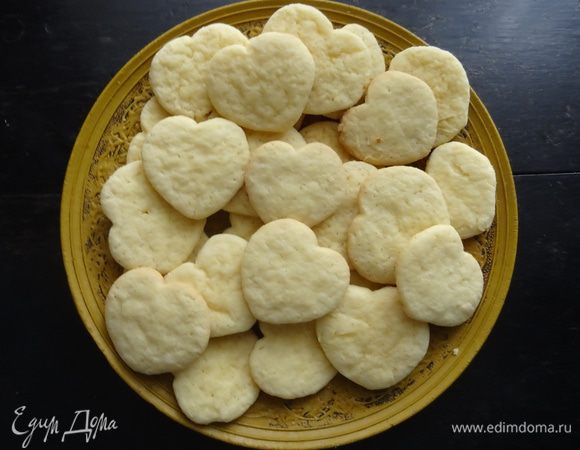 Выпекаем в разогретой до 180°С духовке около 15 минут.