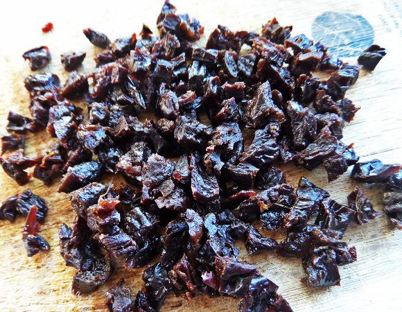 Измельчить мелкими кубиками.