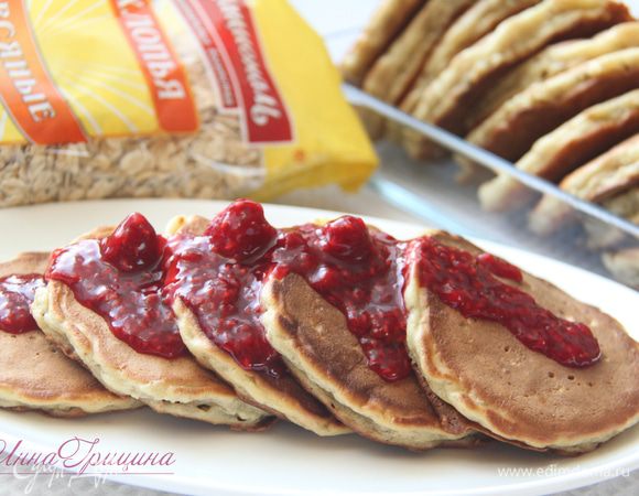 Подавать панкейки теплыми с ягодным соусом. Приятного чаепития!