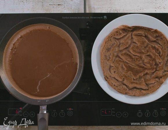 Пожарить блинчики.