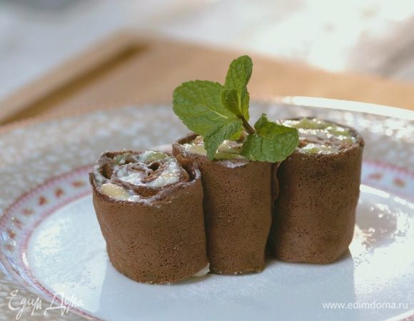 Готовые роллы нарезать на кусочки. Приятного чаепития в кругу родных и близких!