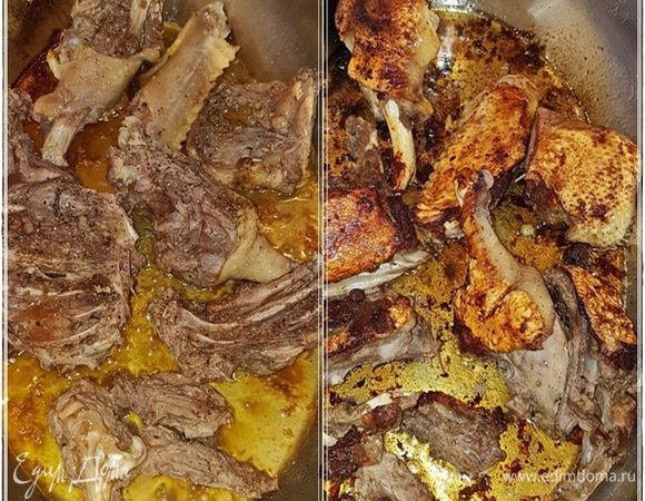 Прямо в кастрюле (она у нас с толстым дном — прямо казан) обжариваем куски утки. Сначала с одной стороны, потом с другой. Мне нравится, чтобы корочка похрустывала, как уже было сказано, поэтому я жарил подольше.

