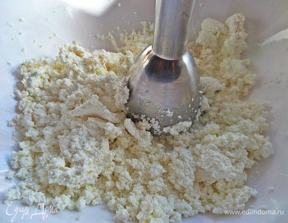 Творог пробить блендером, если не такой эластичный.