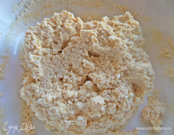 Тесто разделить пополам. Из половины приготовлены сладкие вареники: https://www.edimdoma.ru/retsepty/95305-vareniki-s-chernoslivom