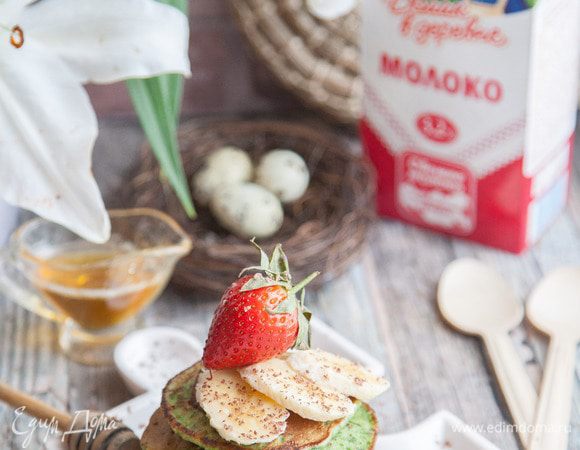 Подавать оладьи со сметаной, ягодами,  йогуртом, медом или шоколадом. 
Приятного аппетита!