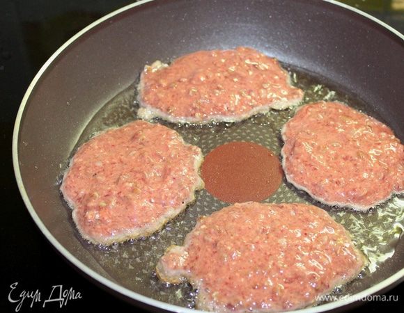 Обжарить на растительном масле с двух сторон.