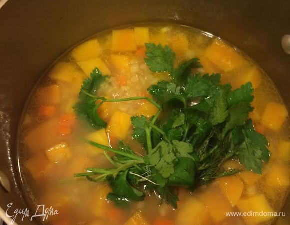 Добавить зелень и варить еще 5 минут.