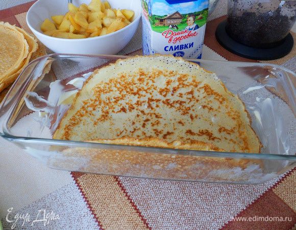 Дно застелить блином.