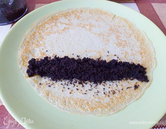 Затем подготовить блинчики с маковой начинкой.