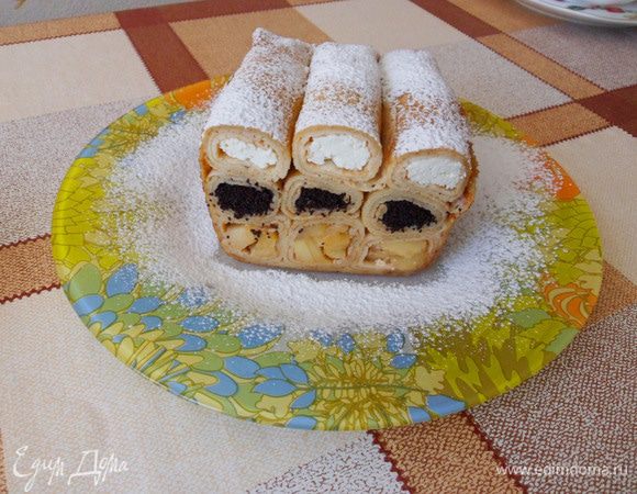 Слегка охладить, посыпать сахарной пудрой.