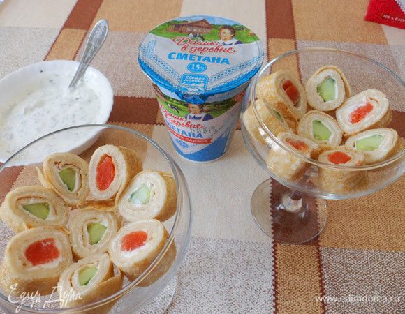 Теперь уложим блинчики во второй бокал.