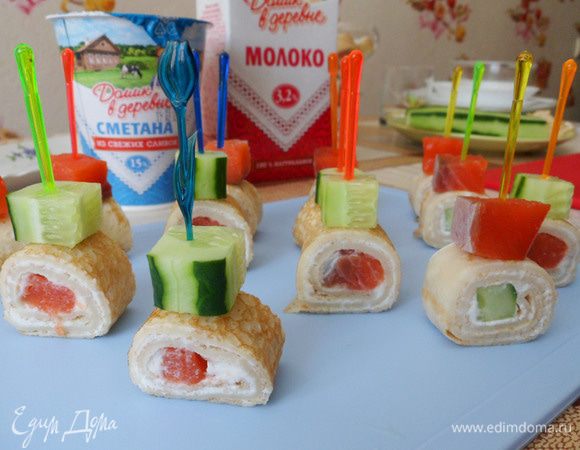 На блинный «бочонок» с семгой оденем огурчик! На блинный «бочонок» с огурчиком оденем семгу!