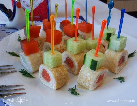 Вот такое разноцветье! Красота! С праздником Масленицы! Угощайтесь! Приятного аппетита!