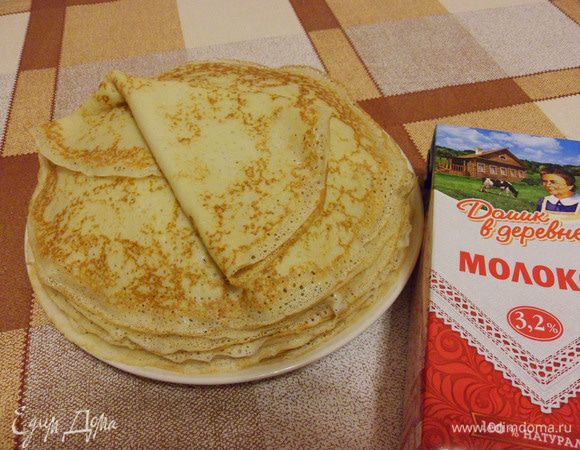 Для приготовления этого блюда мне нужны тонкие пластичные блины. Я их приготовлю по своему рецепту «Блинная запеканка «Десертная»».