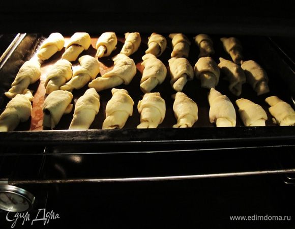 Выпекать 25 минут при 180°С до легкого зарумянивания.
