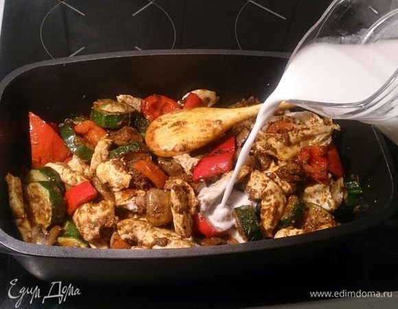 Добавляем кокосовые сливки.