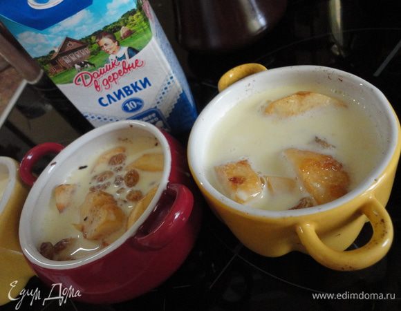 Заливаем яблоки, оставляя место для подъема. И продолжаем запекать еще  20 минут, но уже при температуре 180°С.