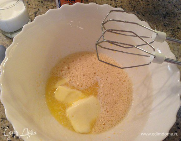 Затем добавить размягченное масло.
