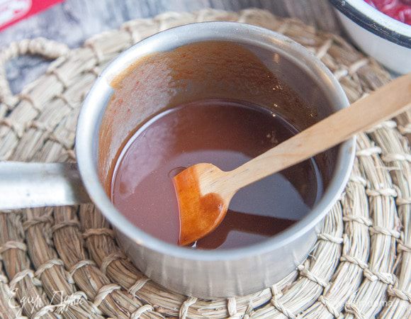 Масло и шоколад растопить на водяной бане.