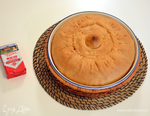 Выпекать в хорошо разогретой духовке на нижнем уровне при 175 — 180°С 2 — 2,5 часа. Готовый бэлеш смазать растопленным сливочным маслом. Готовность можно проверить по кусочку картошки: если картошка готова, то бэлеш готов.