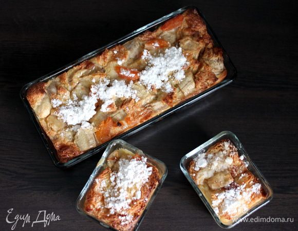 Отправляем наши формы выпекаться на 30 — 40 минут в разогретую до 180°С духовку. Верх пудинга должен аппетитно подрумяниться.