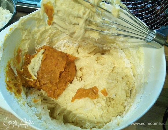 Тыквенное пюре (у меня размороженное). 