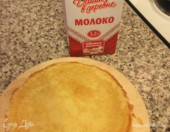 И начать выпекать блины. Прежде чем начать выпекать новый блин, каждый раз перемешивайте тесто, так как рисовая мука оседает на дно!