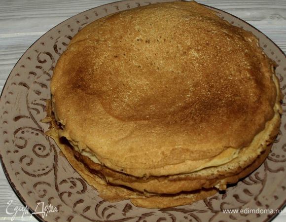 Сковороду разогреваем. При желании смазать маслом. Лучше выпекать на сухой, хорошо разогретой сковороде. 