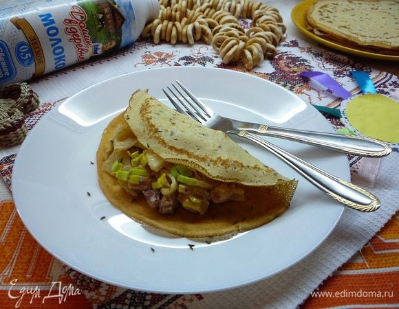 Подаем блинчики на стол с ароматной начинкой! Приятного аппетита!