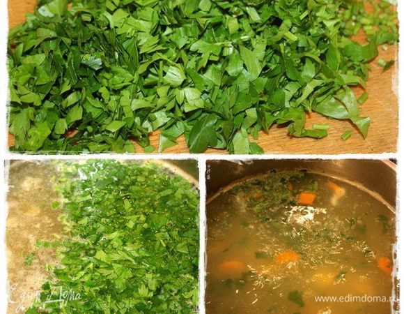 Берем зелень нарезанную, подготовленную для отправки в кастрюле.
Отправляем ее в эту саму кастрюлю.
И еще минуток не более пяти поварим.
А потом крышкой накроем, с огня снимем и дадим настояться. Недолго. Минут 10 — 15.

