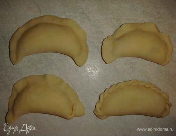 Слепить вареники.