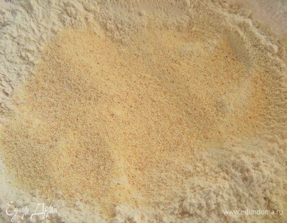 Добавить манку и соль.