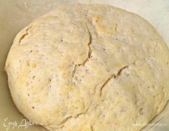 Накрыть и поставить в теплый уголок без сквозняков на час для подъема.