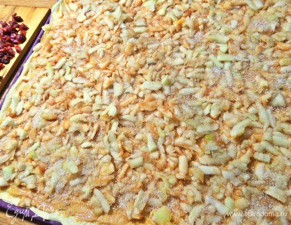 По желанию припорошить сахаром.