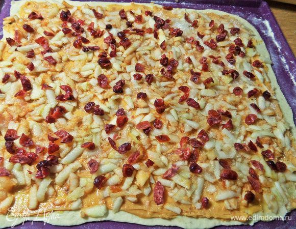 Теперь раскатать остальное тесто. Начинаем точно также.